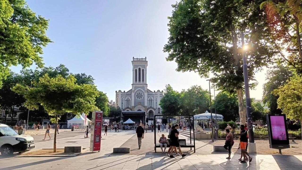Le Cosy Central Moderne Et Chaleureux Saint-Etienne  Eksteriør bilde